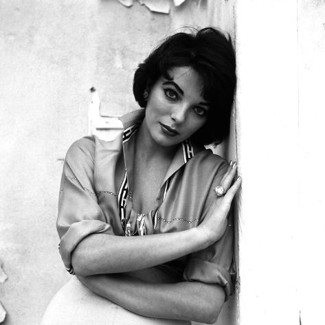 Joan Collins (born 1933) pictures pics Joan Collins (born 1933)